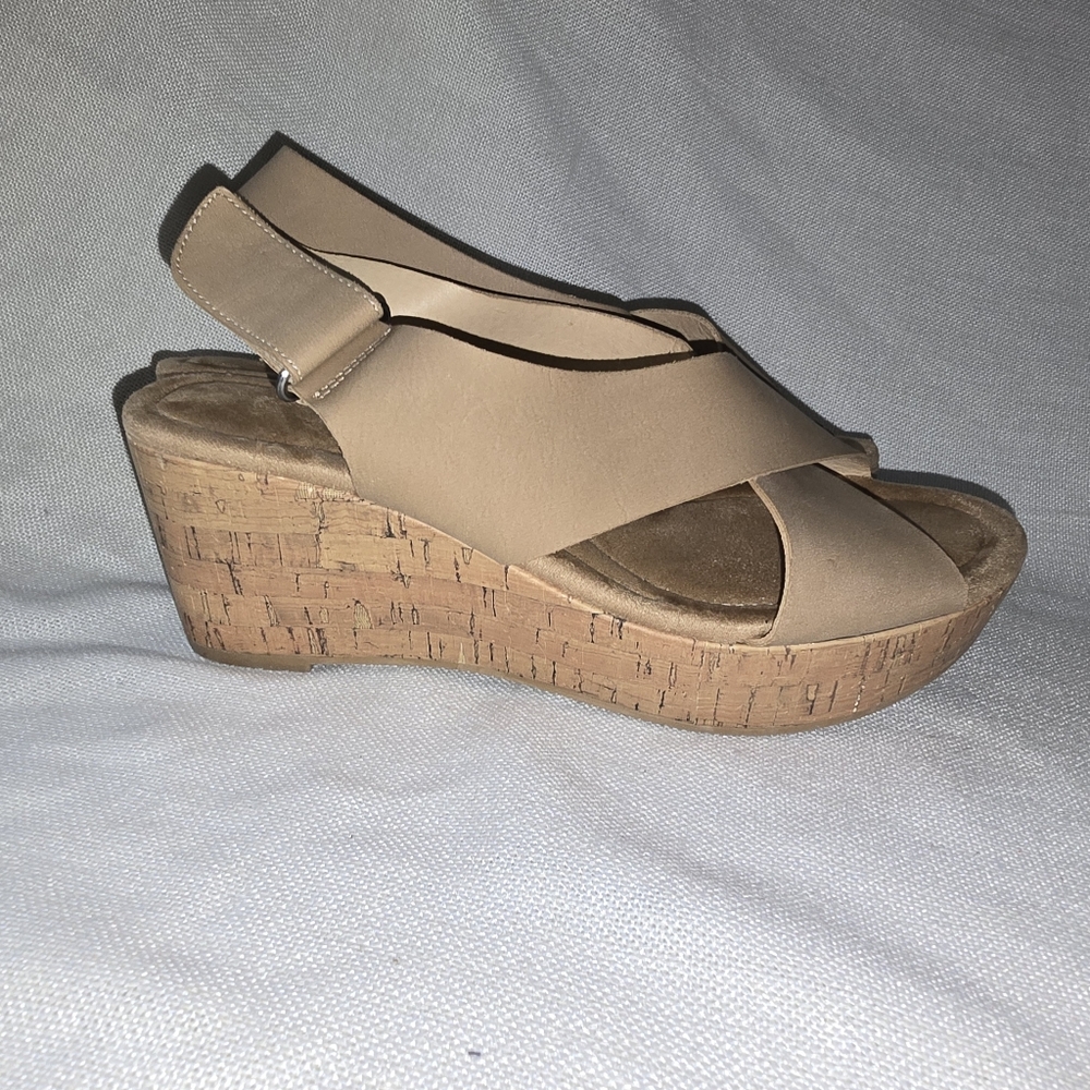 CL By Chinese Laundry Sz 8.5M  Women's Dreamful Tan Wedge Heels Sandals Casual